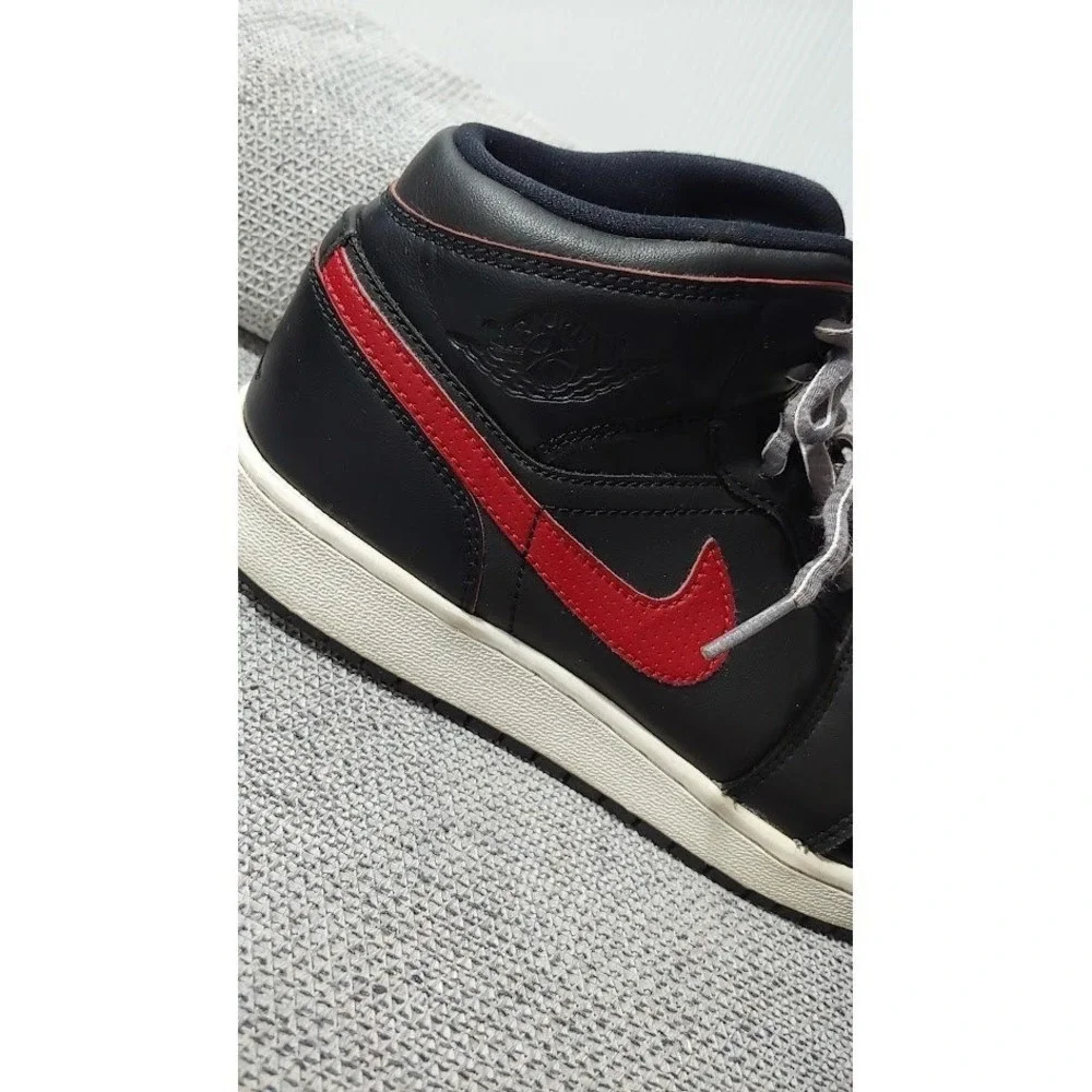 Nike Air Jordan 1 Mid GS Youth Size 6Y Black Gym Red 554725-009 Sneakers